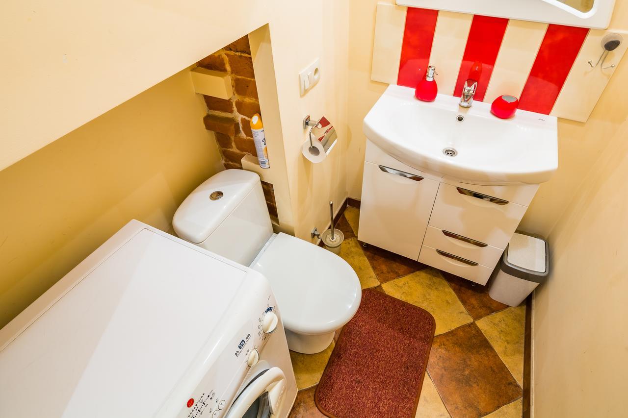 Apartment Krakivska 15 *
